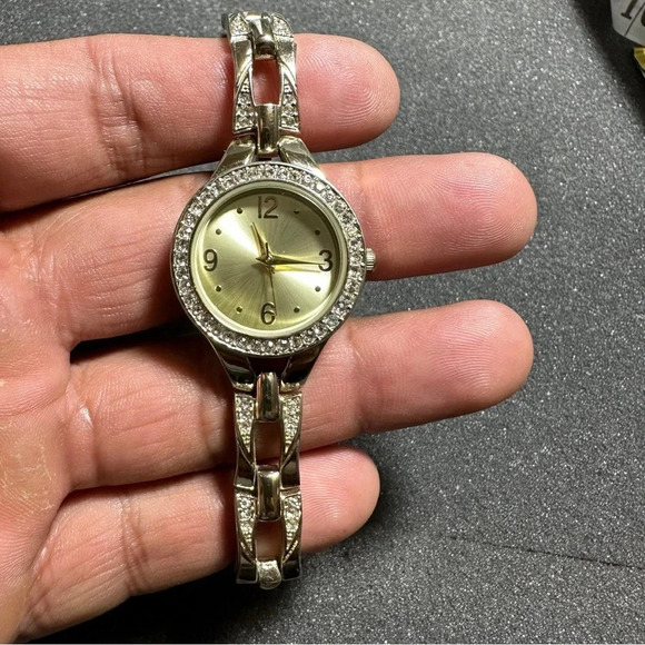 Ladies quartz cocktail watch diamond accent gold tone working with new battery - Picture 1 of 7